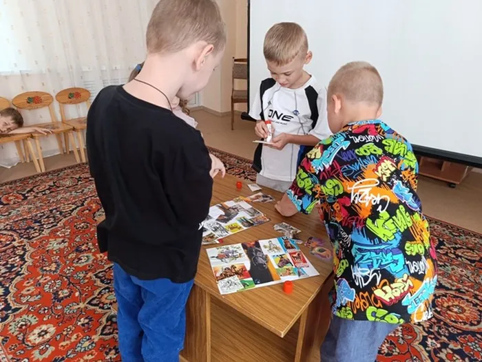 Участники познавательно-игрового часа «Рыжие, гнедые, серые и вороные – лошади» в детском саду № 27
