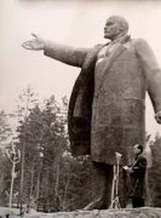 Lenin_1967_gips_133x180