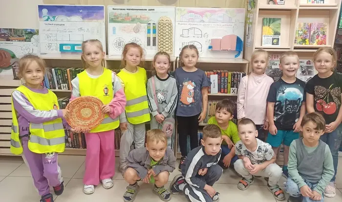 Участники мастер-класса "Русский народный коврик"