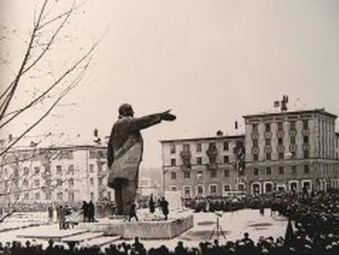 Linin_1967_4 november_gips_239x180